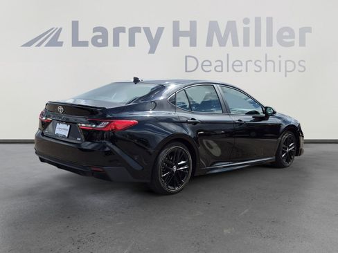 Used 2025 Toyota Camry SE image 5