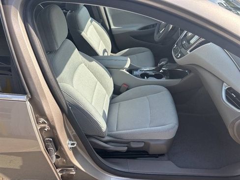 Used 2025 Chevrolet Malibu LT FWD image 17