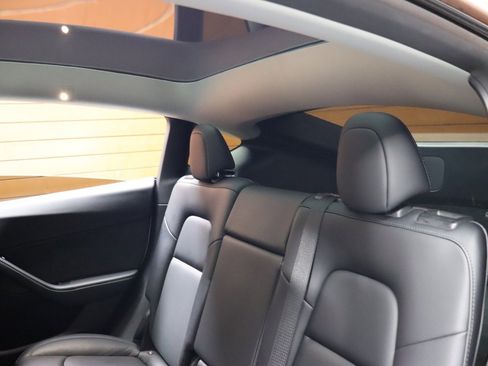 Used 2022 Tesla Model Y Long Range image 33