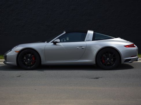 Used 2018 Porsche 911 Targa 4S AWD/4WD image 2