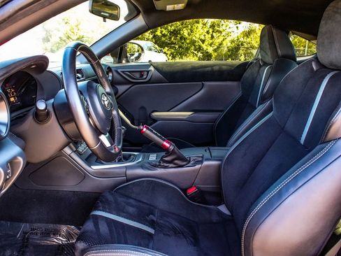 Used 2023 Toyota GR86 Premium RWD image 29