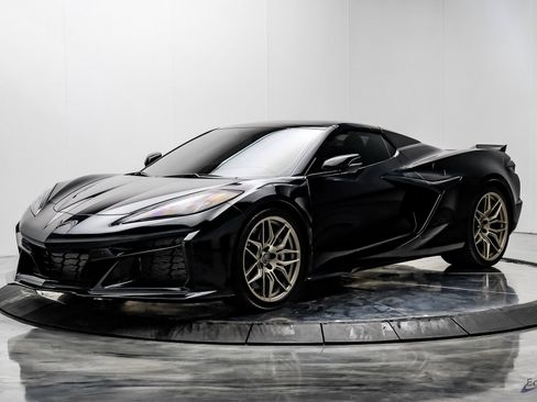 Used 2023 Chevrolet Corvette Z06 image 3