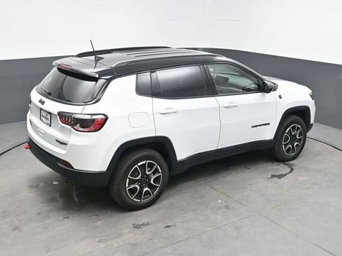 Used 2025 Jeep Compass Trailhawk AWD/4WD image 31