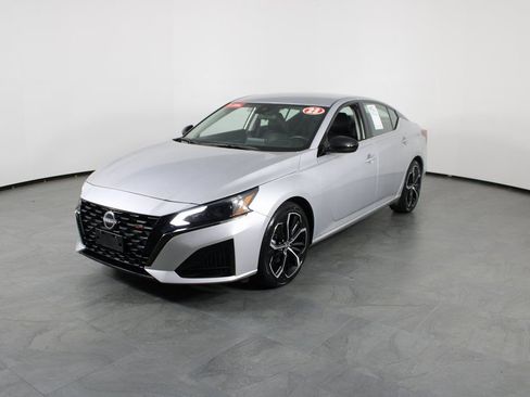Certified 2023 Nissan Altima 2.5 SR image 2