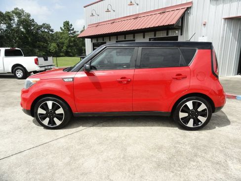Used 2019 Kia Soul + FWD image 3
