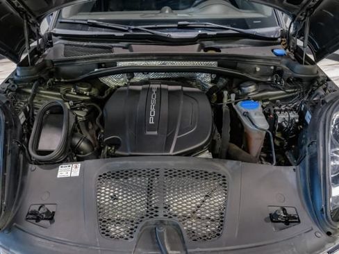 Used 2018 Porsche Macan Sport Edition AWD/4WD image 83