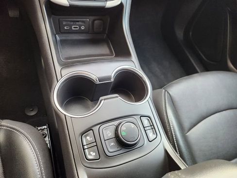 Used 2024 GMC Terrain SLT image 17