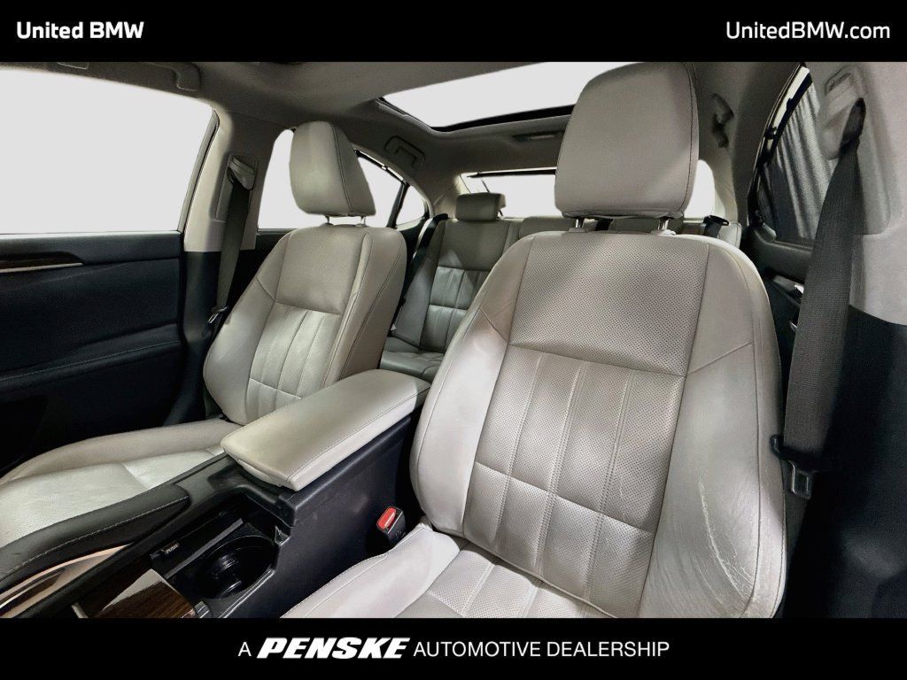 Used 2016 Lexus ES 350 w/ Ultra Luxury Package FWD image 12