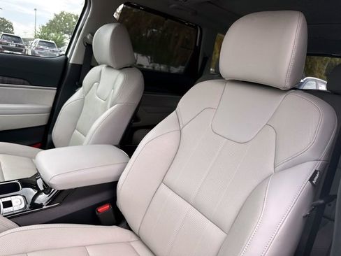 Used 2024 Kia Telluride SX w/ Towing Package FWD image 21