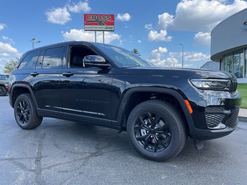 New 2025 Jeep Grand Cherokee Altitude image 43