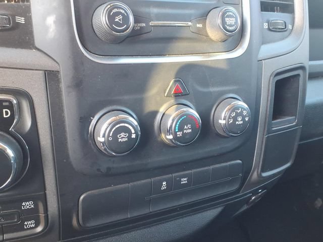 Used 2018 RAM 1500 Express w/ Black Ram 1500 Express Group AWD/4WD image 17