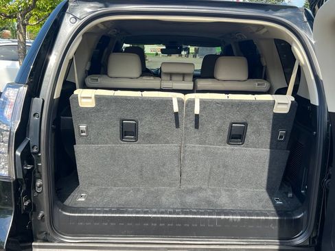 Used 2023 Lexus GX 460 Premium w/ Premium Package AWD/4WD image 9