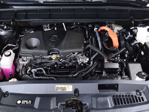 Used 2024 Toyota Highlander XLE image 30