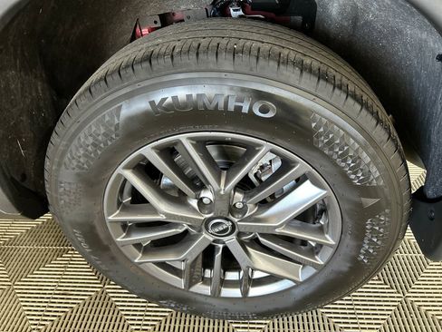Used 2023 Nissan Rogue S AWD/4WD image 10