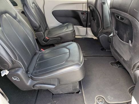 Certified 2020 Chrysler Pacifica Limited w/ Advanced Safetytec Group FWD image 19