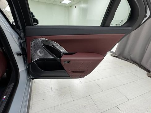 Used 2023 BMW 760i xDrive w/ Executive Package image 16