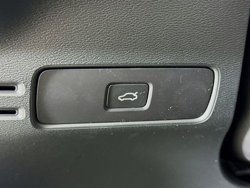 New 2026 Volvo XC40 B5 Core image 10