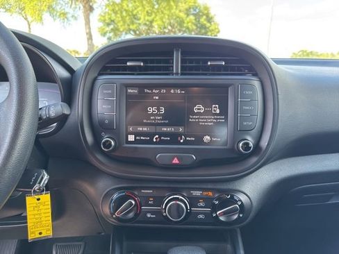 Used 2025 Kia Soul LX w/ LX Technology Package FWD image 25