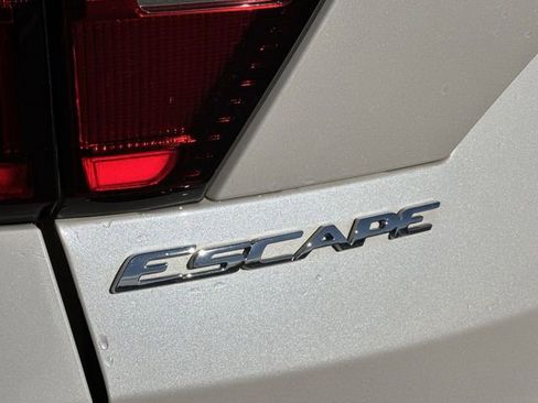 Used 2019 Ford Escape Titanium image 29