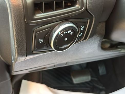Used 2018 Ford Focus SE FWD image 10