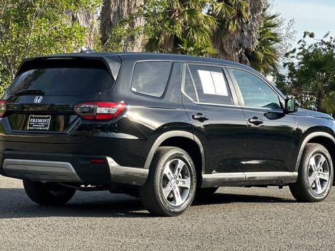 Used 2025 Honda Pilot EX-L image 3