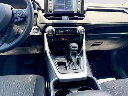 Used 2019 Toyota RAV4 XLE FWD image 18