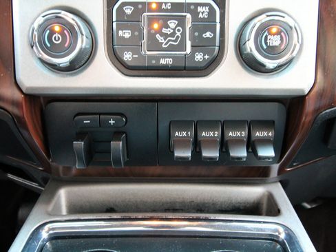 Used 2013 Ford F250 Lariat w/ FX4 Off Road Pkg AWD/4WD image 34