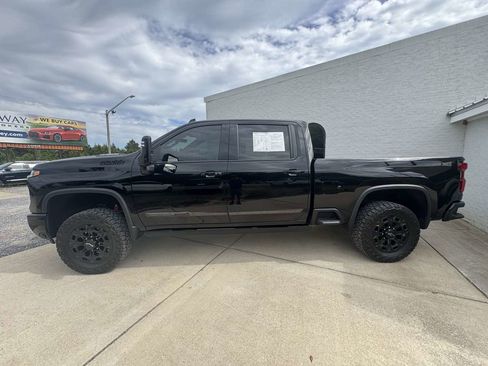Used 2024 Chevrolet Silverado 2500 High Country w/ Midnight Edition image 2