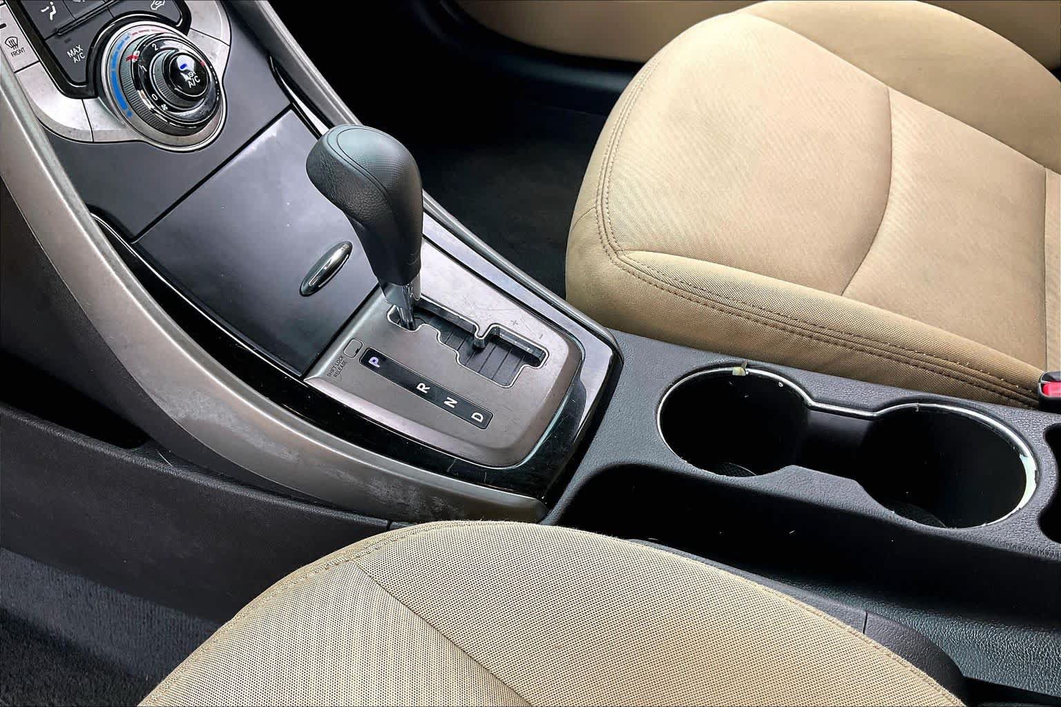 Used 2013 Hyundai Elantra GLS FWD image 11