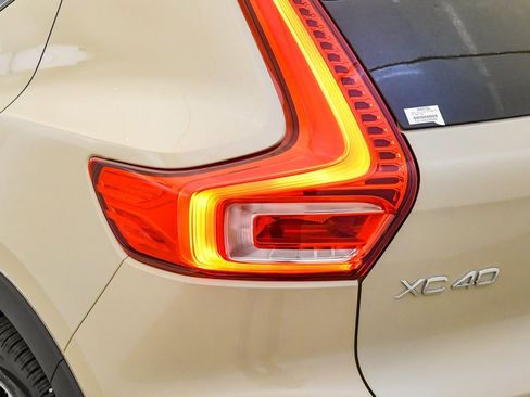 Certified 2025 Volvo XC40 B5 Ultra w/ Climate Package image 11