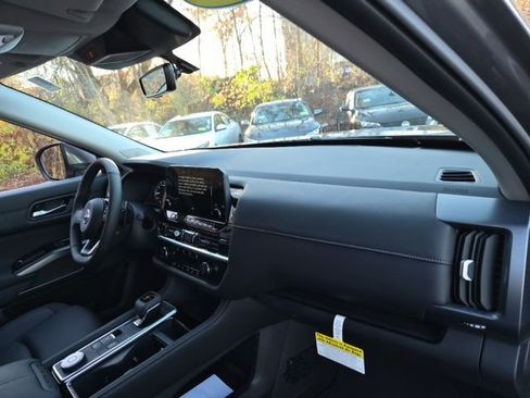 Used 2025 Nissan Pathfinder SL w/ SL Premium Package image 12