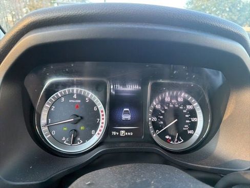 Used 2017 Nissan Titan SV image 20