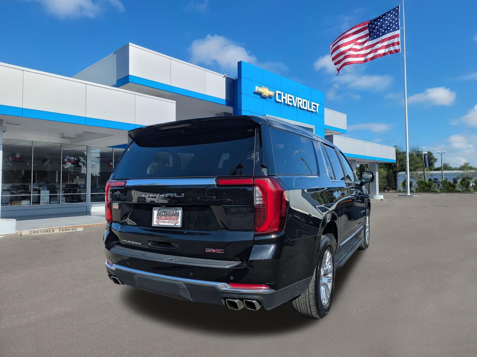 Used 2025 GMC Yukon XL Denali AWD/4WD image 3