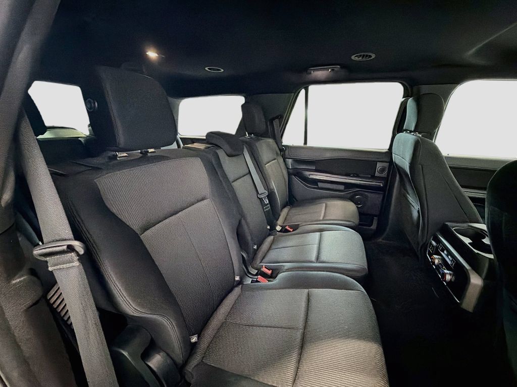 Used 2018 Ford Expedition XLT AWD/4WD image 28