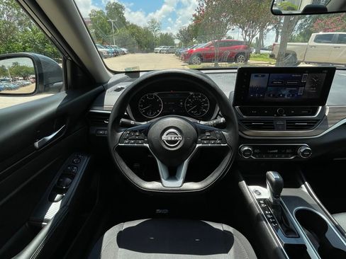 Used 2025 Nissan Altima 2.5 SV w/ SV Special Edition Package FWD image 11
