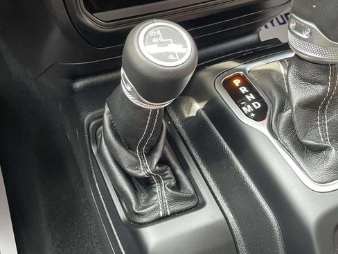 Used 2022 Jeep Wrangler Unlimited Sahara w/ Cold Weather Group AWD/4WD image 30