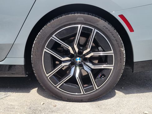 Used 2025 BMW 740i xDrive AWD/4WD image 7