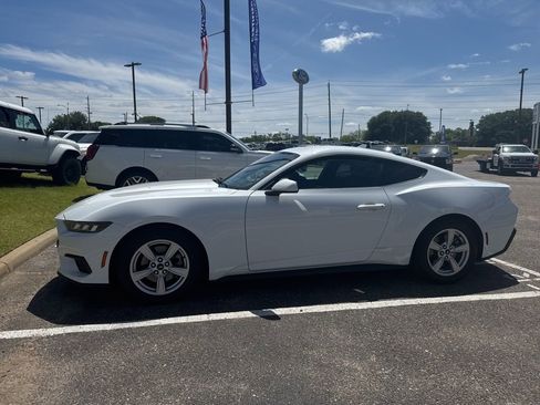 Used 2024 Ford Mustang Coupe image 6
