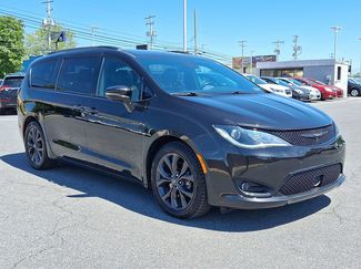 Used 2019 Chrysler Pacifica Limited FWD video 3