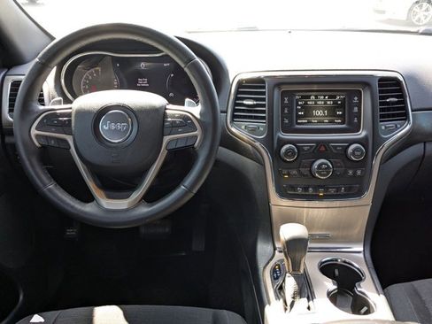 Used 2017 Jeep Grand Cherokee Laredo w/ Quick Order Package 2BE image 16