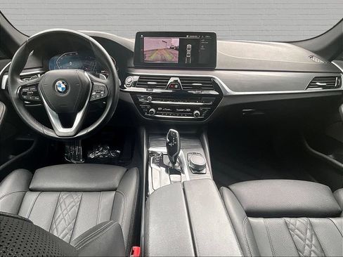 Used 2022 BMW 530i w/ Convenience Package RWD image 7