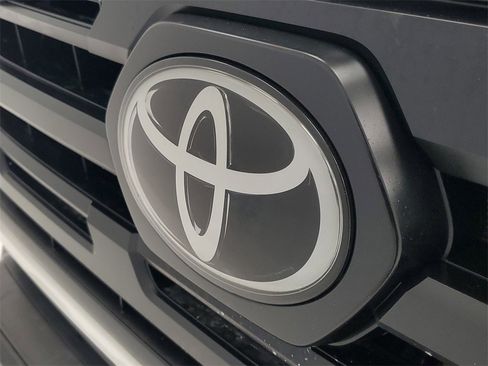 Used 2019 Toyota Tacoma SR image 7