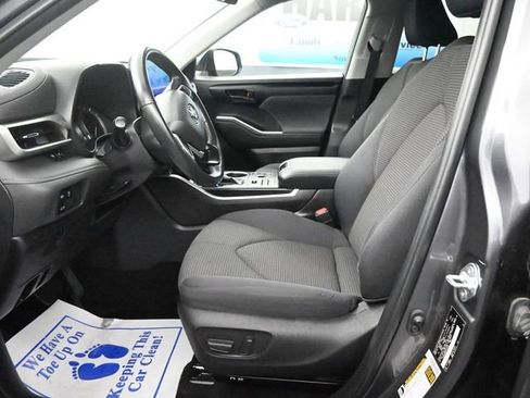 Used 2024 Toyota Highlander LE image 14