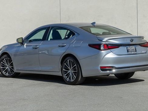 Used 2025 Lexus ES 300h w/ Premium Package image 3