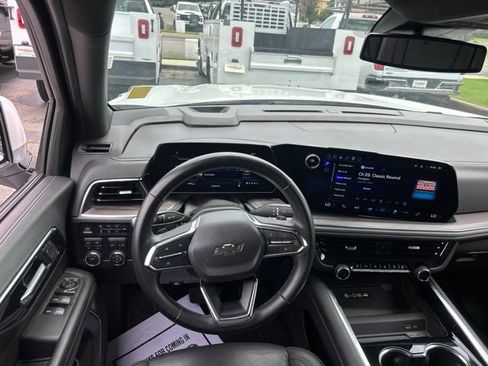 Used 2025 Chevrolet Suburban Z71 AWD/4WD image 27