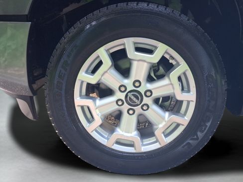 Used 2024 Nissan Titan SV w/ SV Convenience Package AWD/4WD image 35
