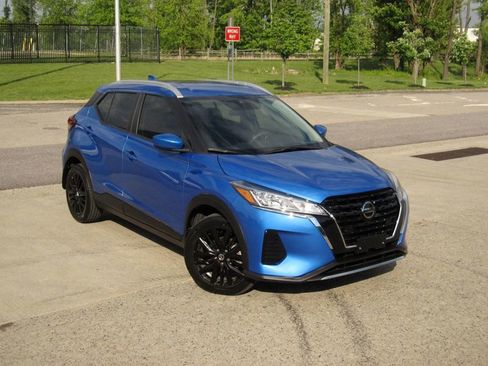 Used 2021 Nissan Kicks SV FWD image 2