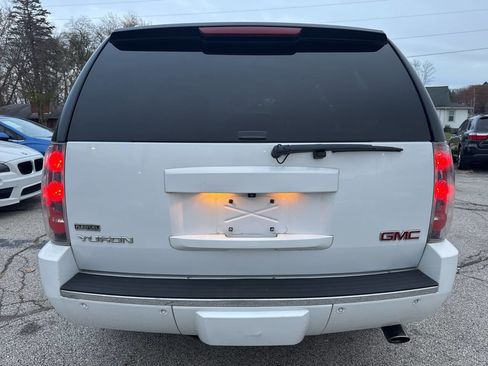 Used 2011 GMC Yukon Denali image 27