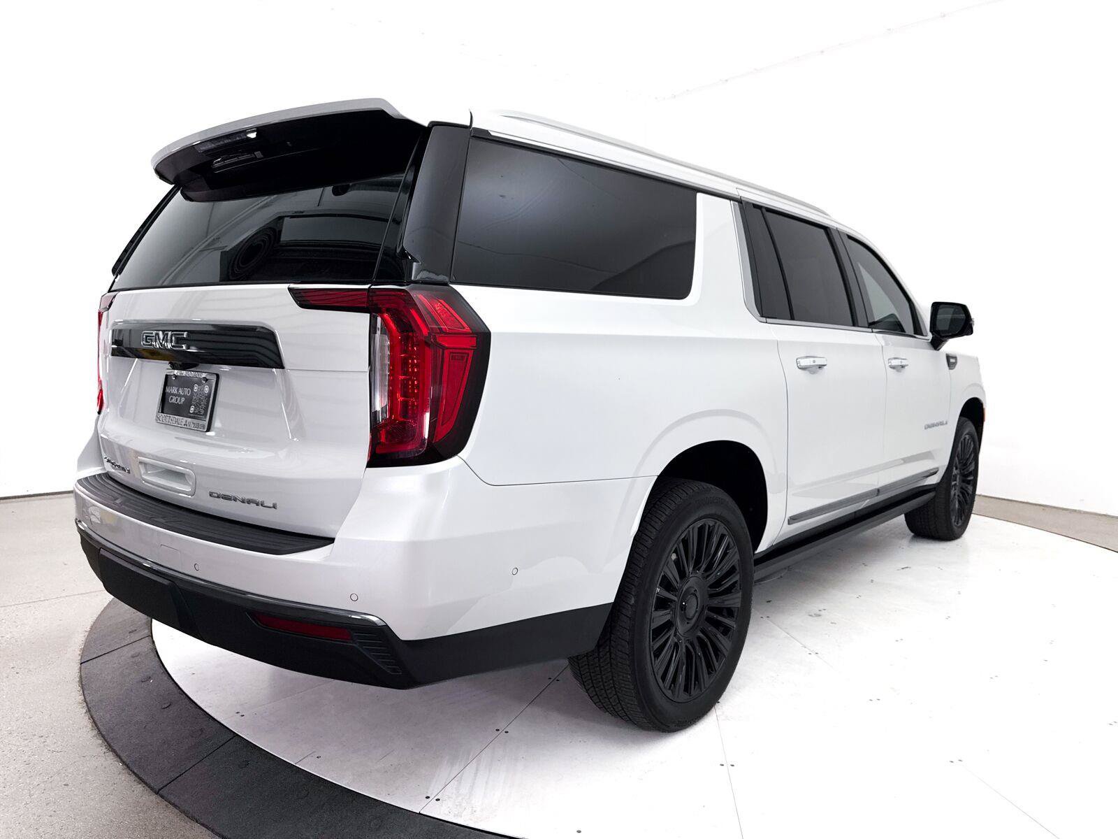 Used 2024 GMC Yukon XL Denali Ultimate AWD/4WD image 22