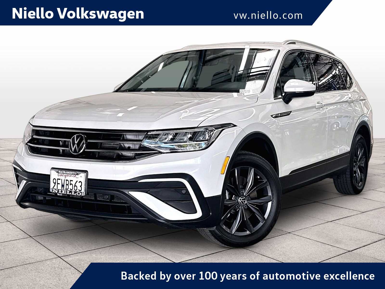 Used 2023 Volkswagen Tiguan SE AWD/4WD image 1
